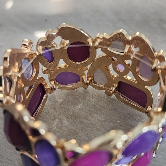 Elegant Royal Purple Gemstone & Gold Stretch Bracelet - Picture 5 of 7